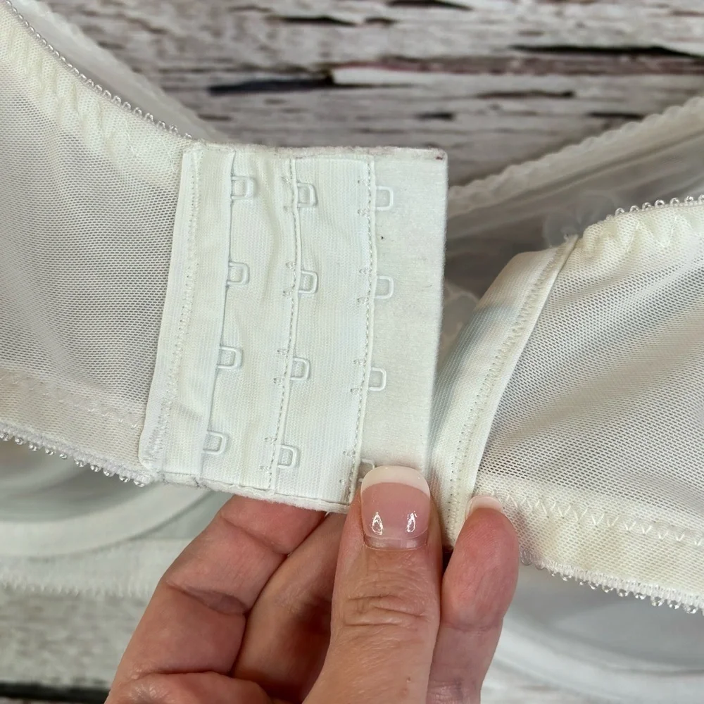 BALI White Flower Underwire Unlined Full Coverage Bra Size 42C Plus Size Nylon‎